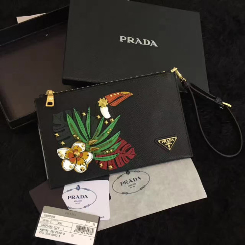 prada-wallet-2